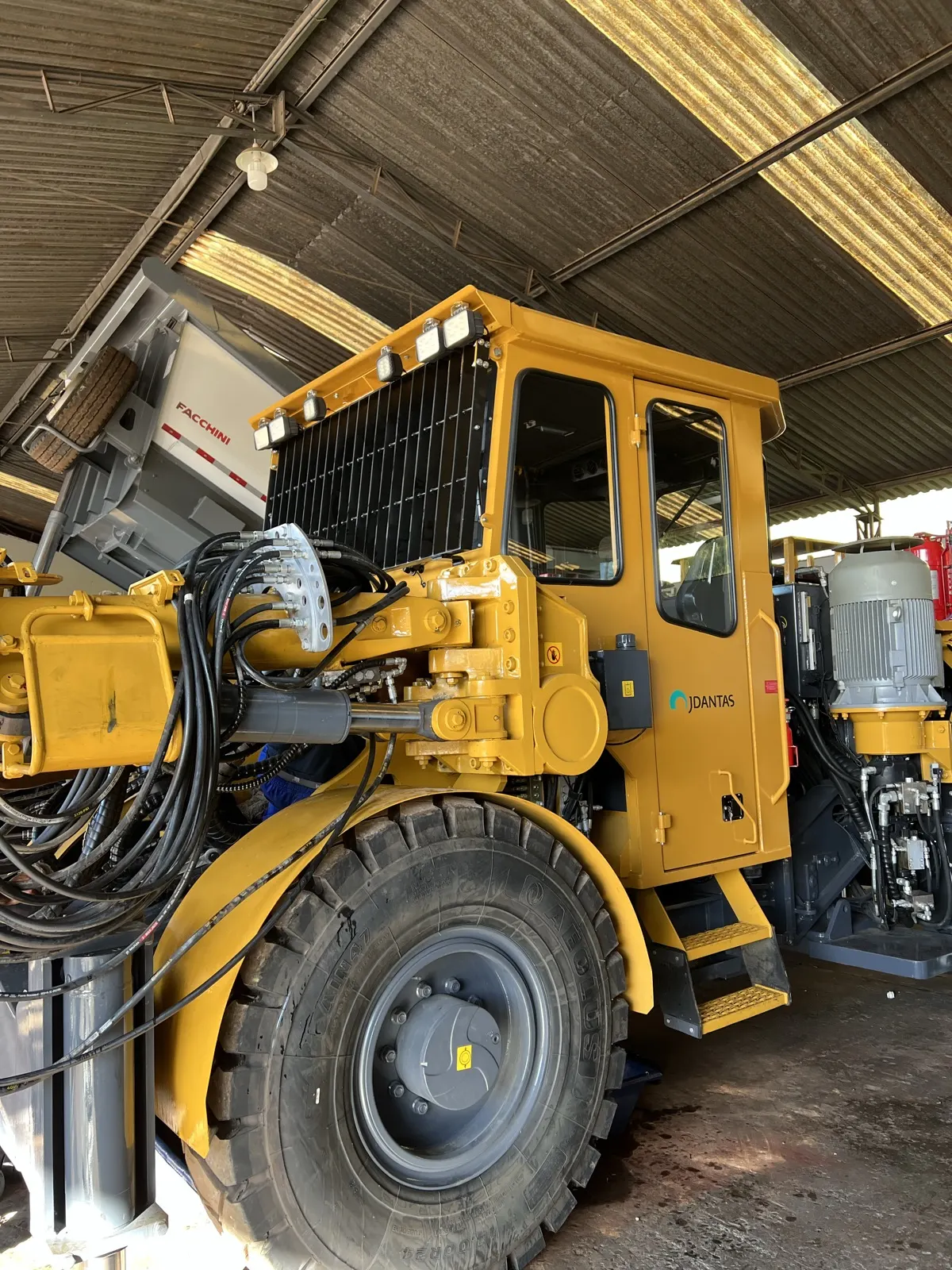 Fechamento de cabine em perfuratriz XCMG TZ2A