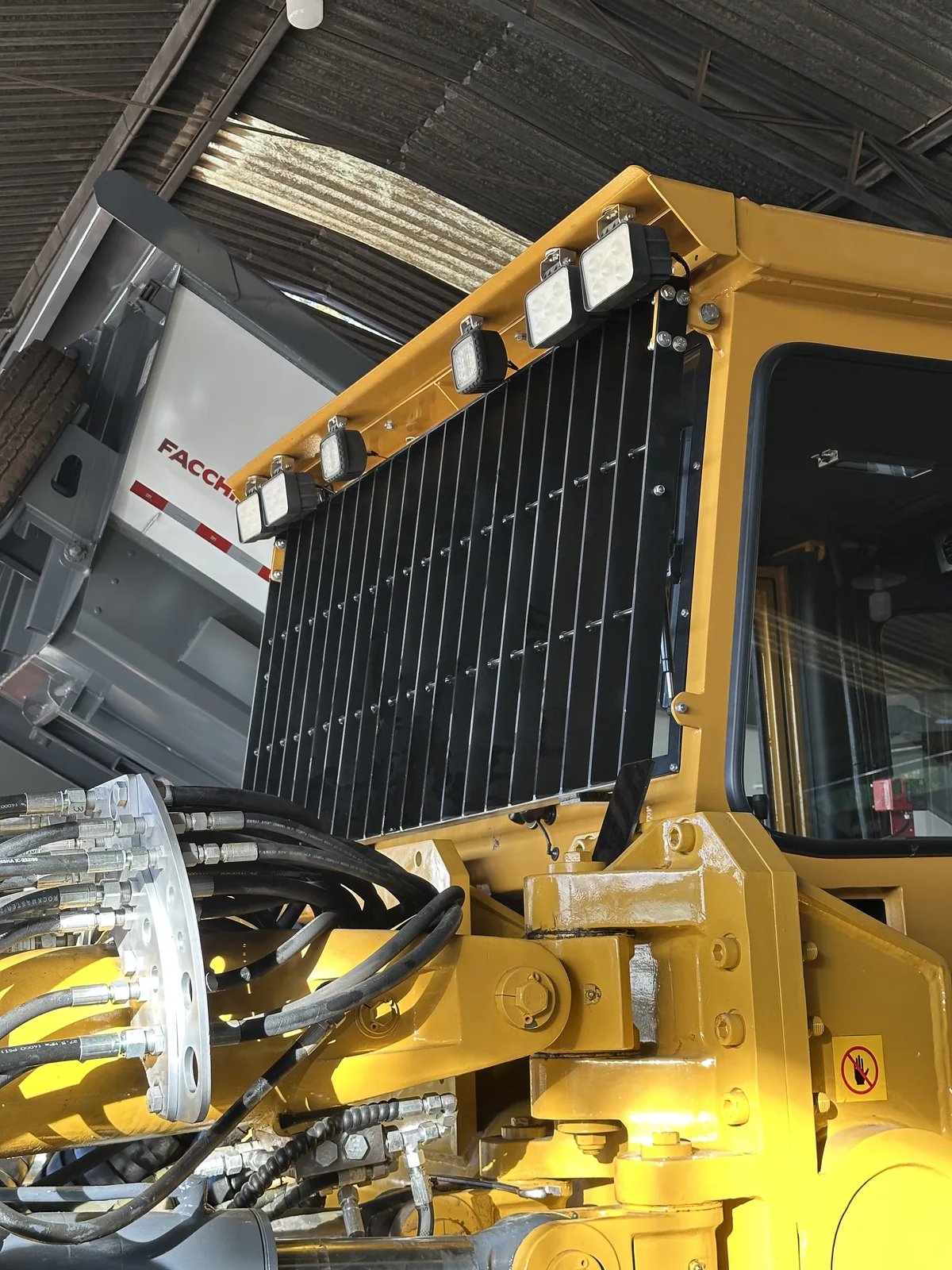 Cabine em perfuratriz — detalhe