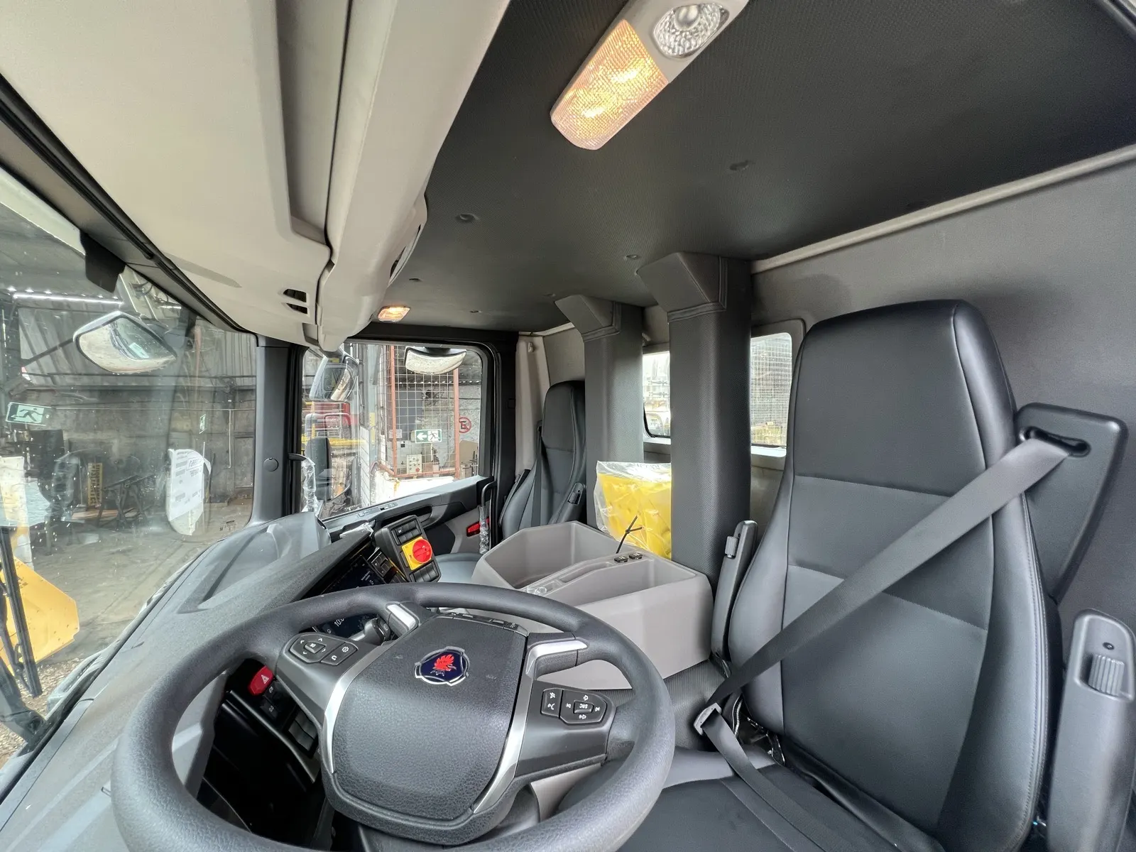 ROPS/FOPS — vista lateral
